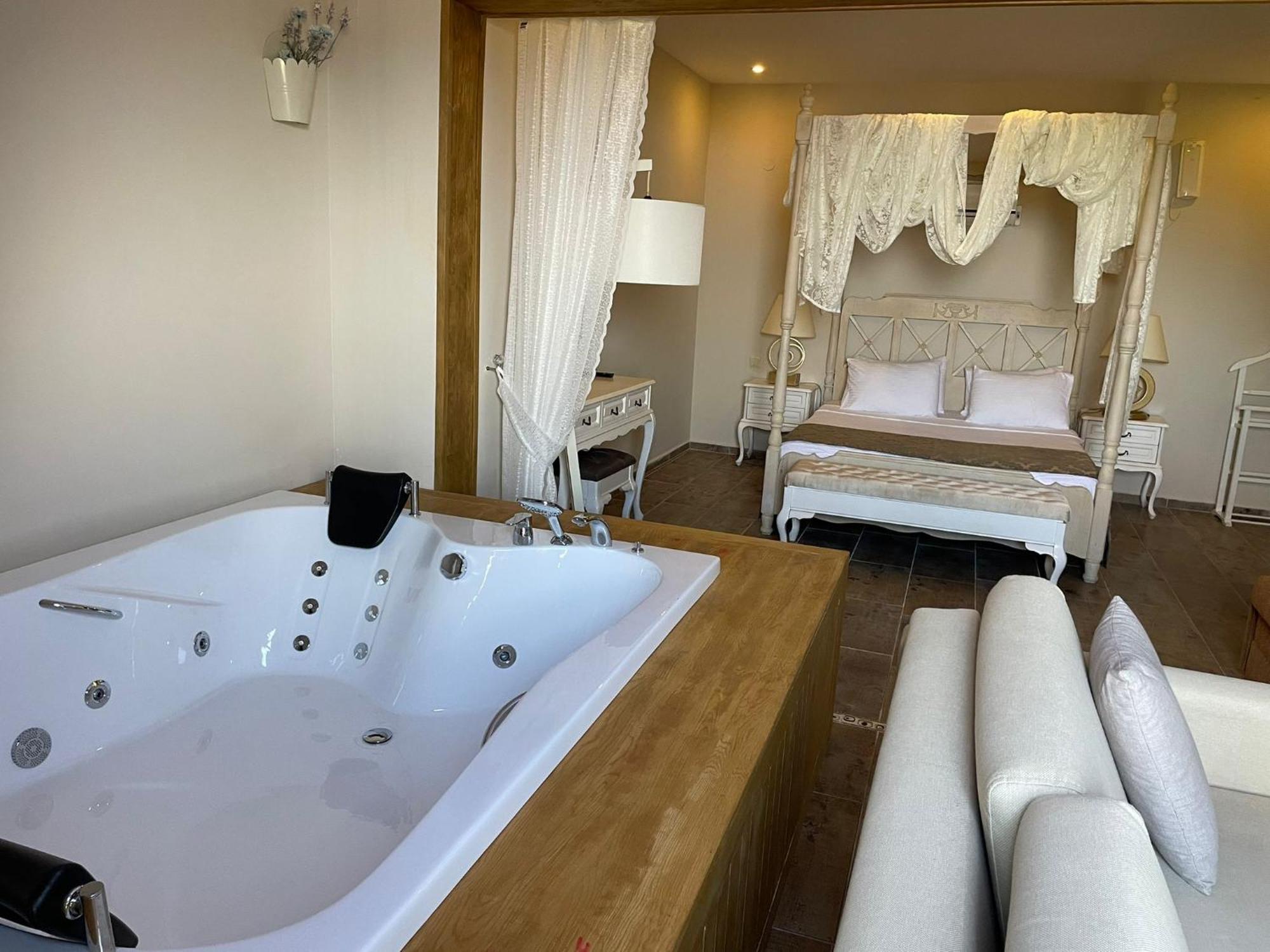 Alya Villa Butik Hotel تورونشْ المظهر الخارجي الصورة