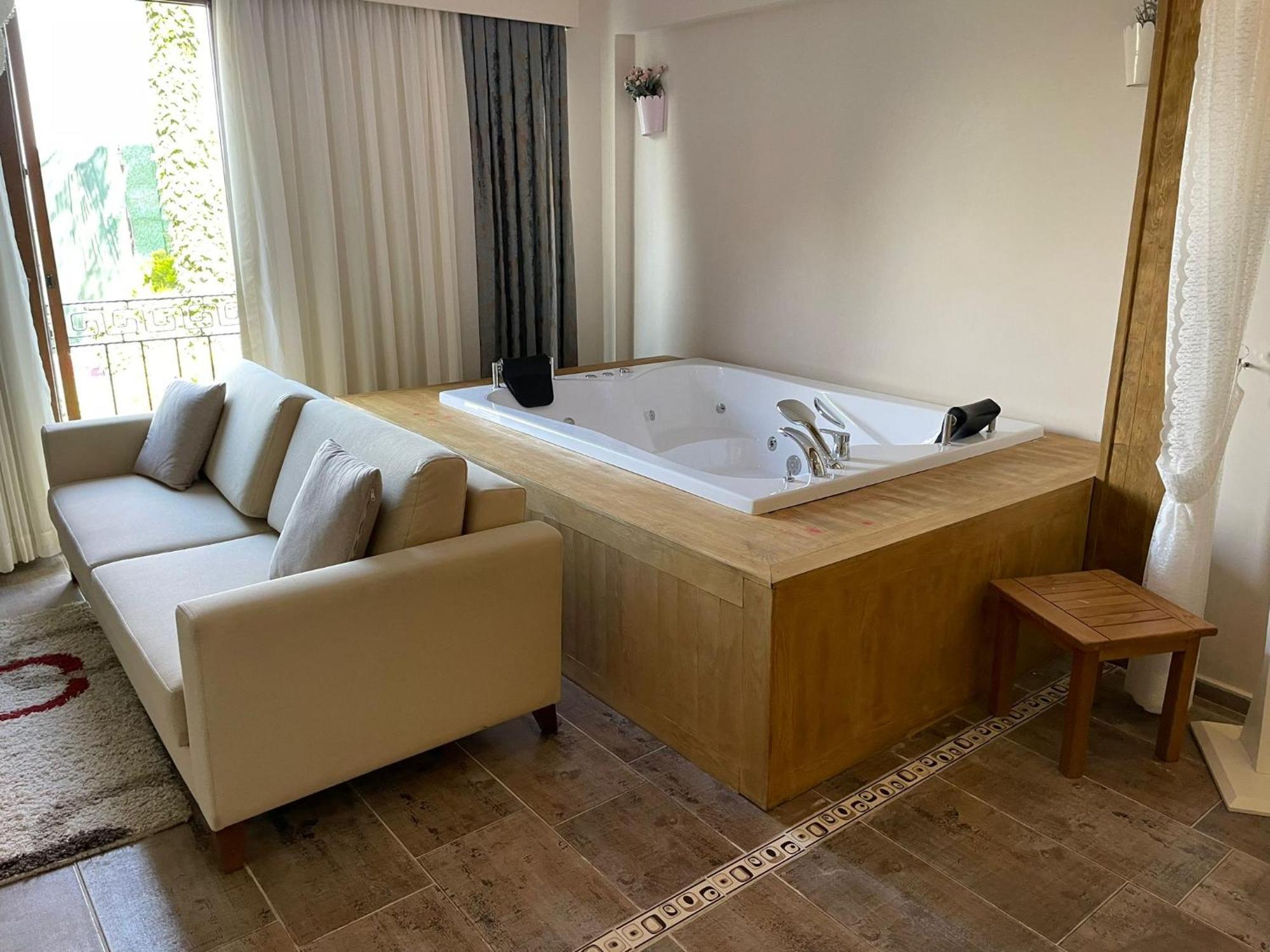 Alya Villa Butik Hotel تورونشْ المظهر الخارجي الصورة